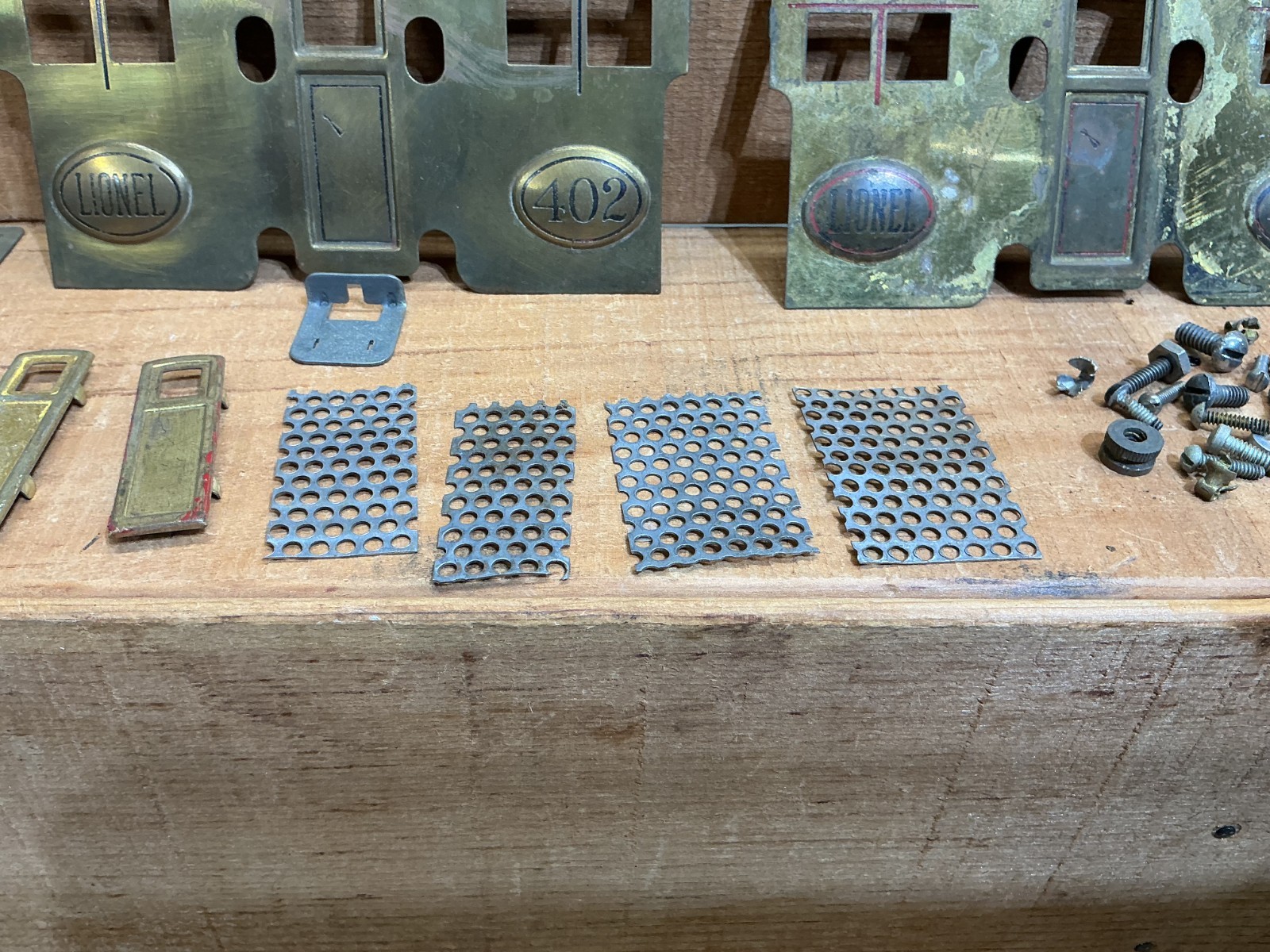 LIONEL PREWAR STANDARD GAUGE 402 BODY & LOOSE PARTS…REPAINTED