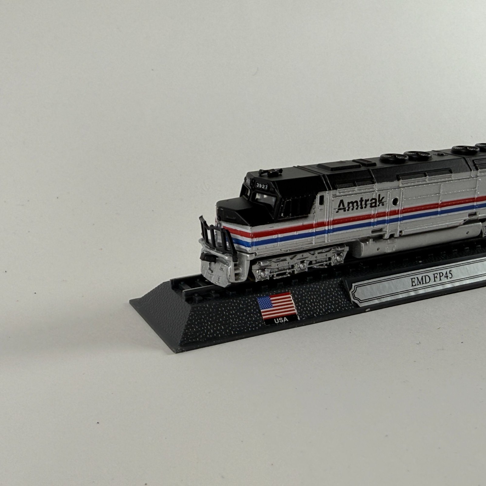 Amtrak 530 EMD FP45 N Scale Diecast Locomotive Model Silver/Black/Red/Blue