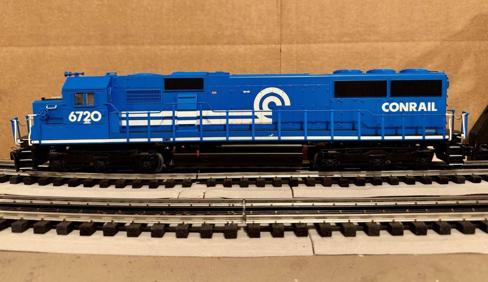 Lionel Legacy 2433249 Conrail SD50 Non-powered Superbass Diesel Locomotive #6720