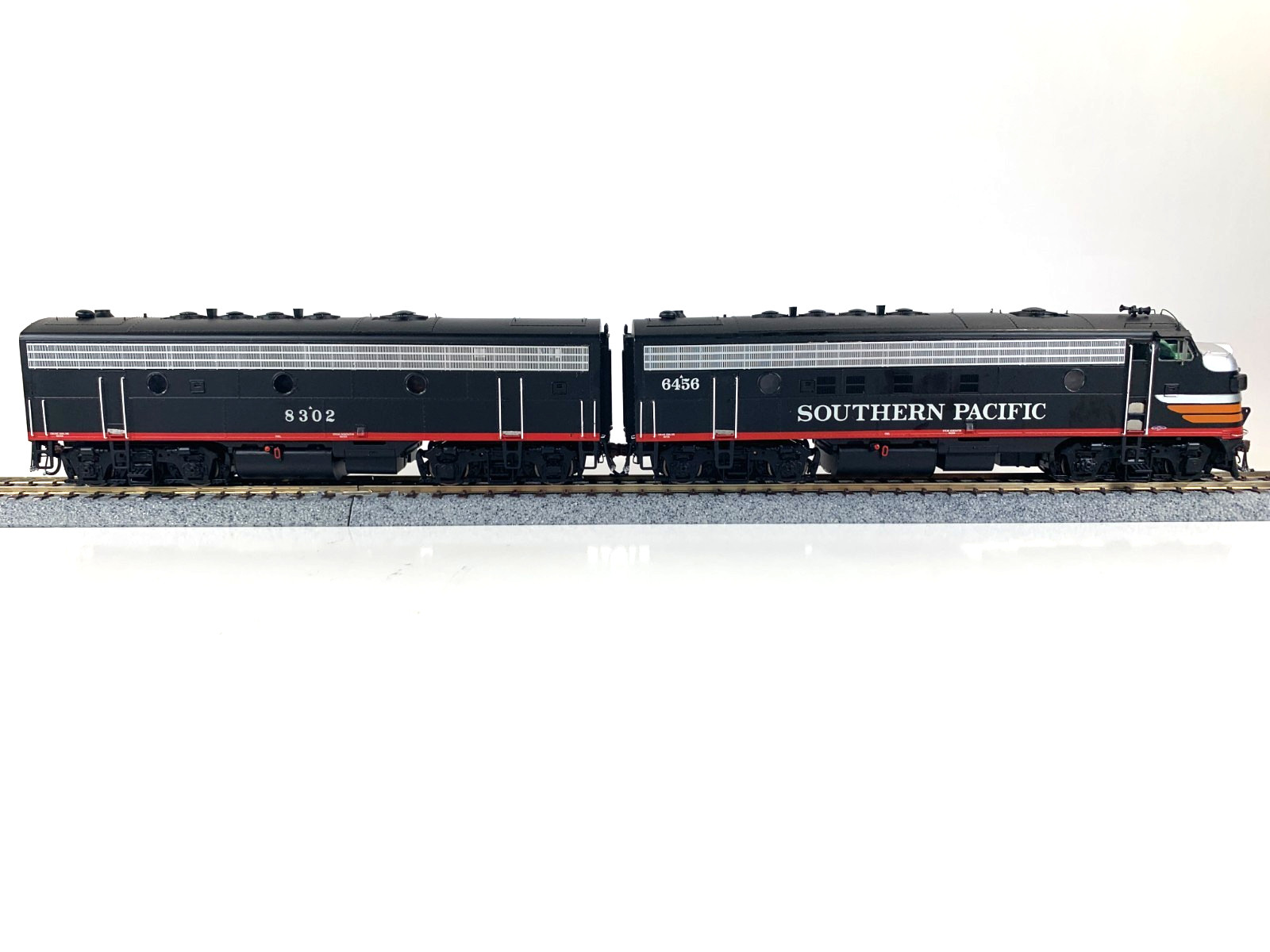 Athearn Genesis HO G22837 Southern Pacific FP7AB Passenger Diesels – DCC/ Sound
