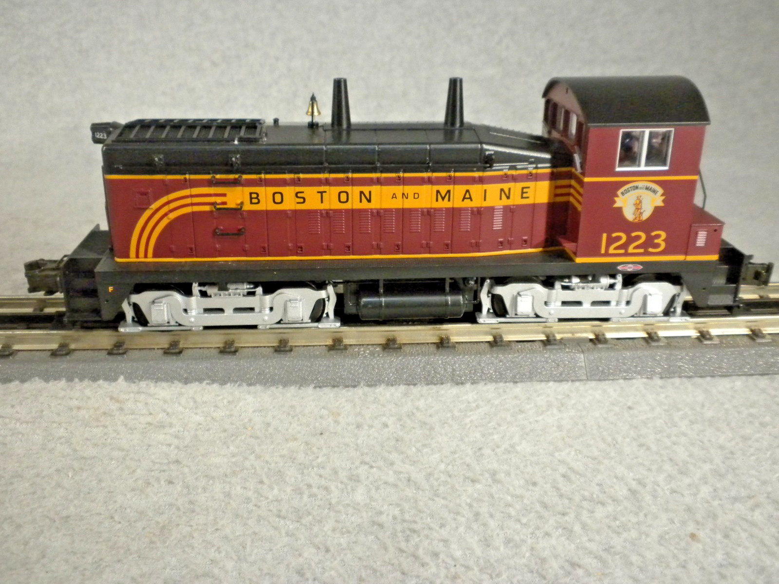 Atlas -EMD SW9 Diesel Locomotive – Boston & Maine- Tested – Runs – Lot R-12