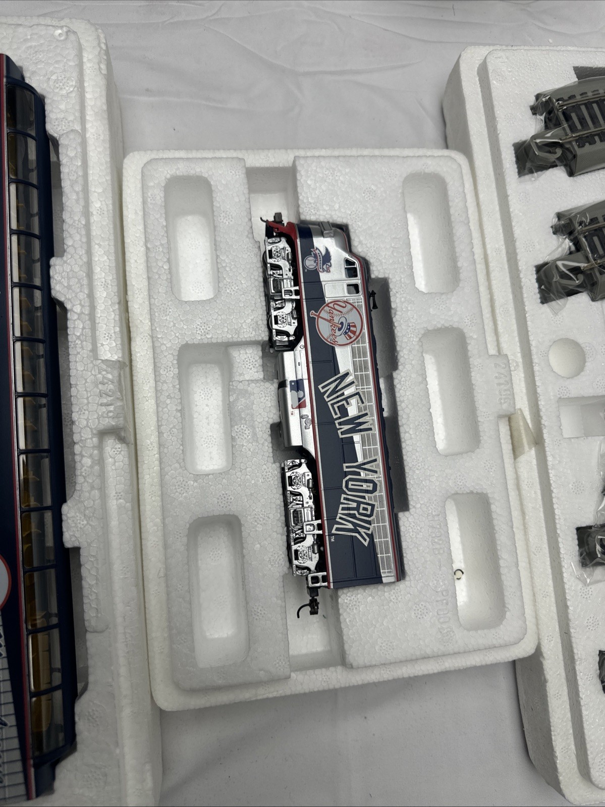 Hawthorne Village New York Yankees Express Collectible Train Set 90181-82-83