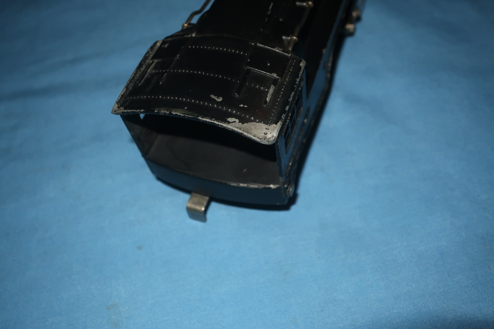 Lionel #221 NYC New York Central Dreyfuss Steam Locomotive. Runs well