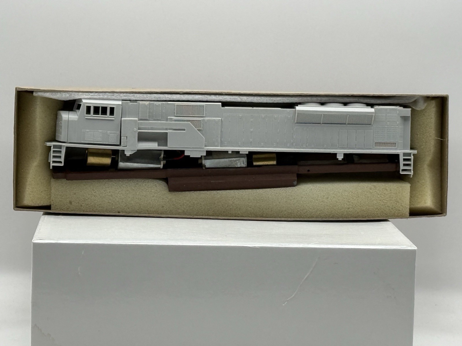 Rail Power HO Scale SD90MAC Undeclared Locomotive Shell And Chassis Kit 547