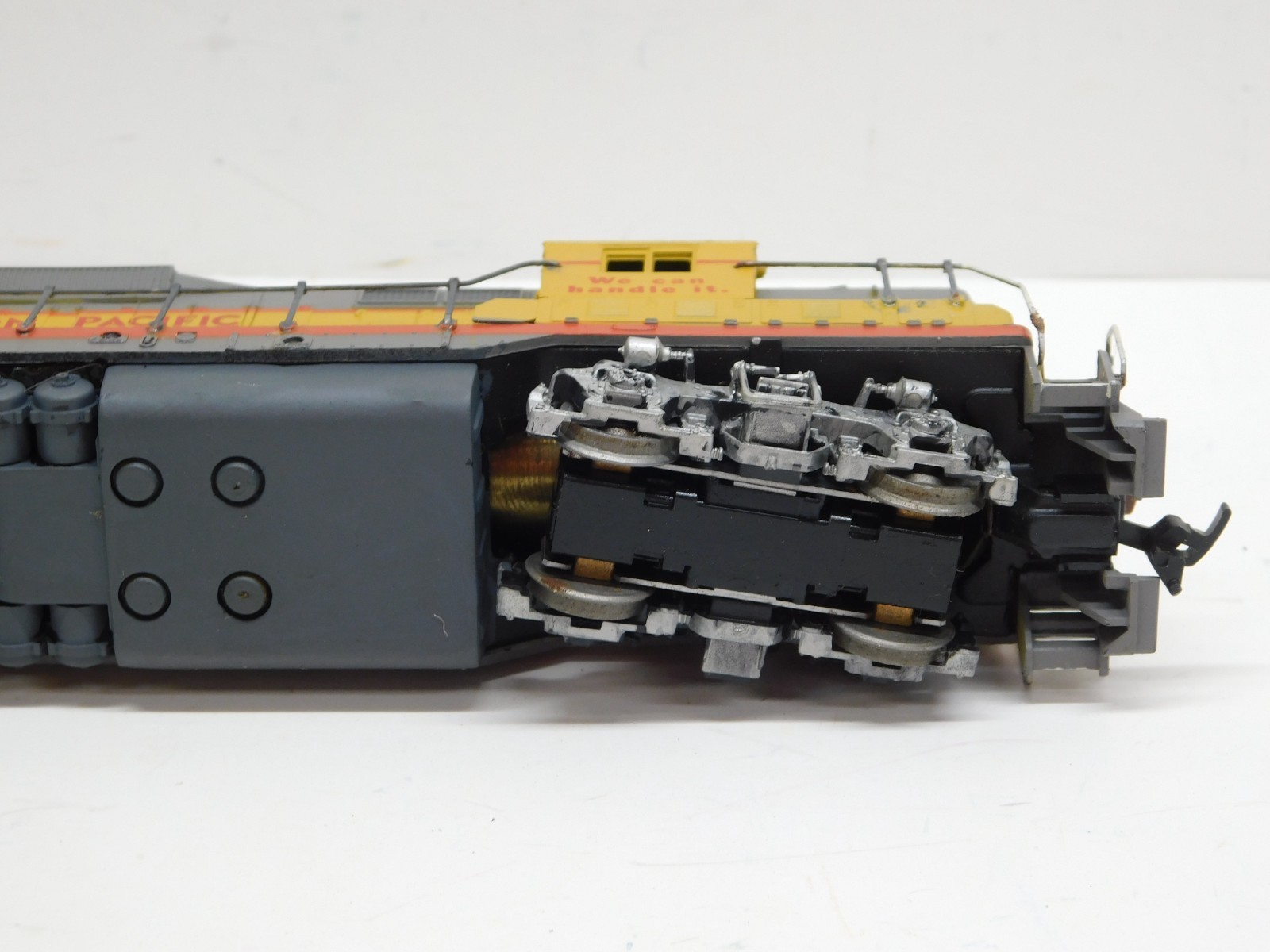 Athearn HO Blue Box Union Pacific GP9 Diesel Engine #130 – Powered Unit