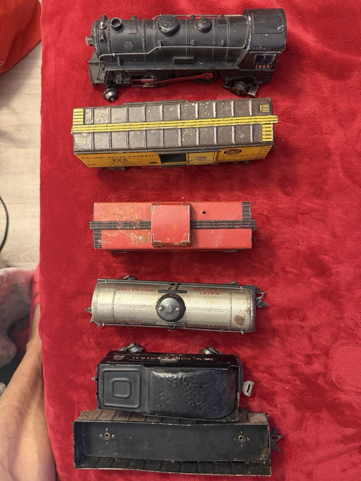 Vintage- MARX–1940s-? TIN LITHO-New York Central-2 cars -1 Locomotive-TRAIN SET
