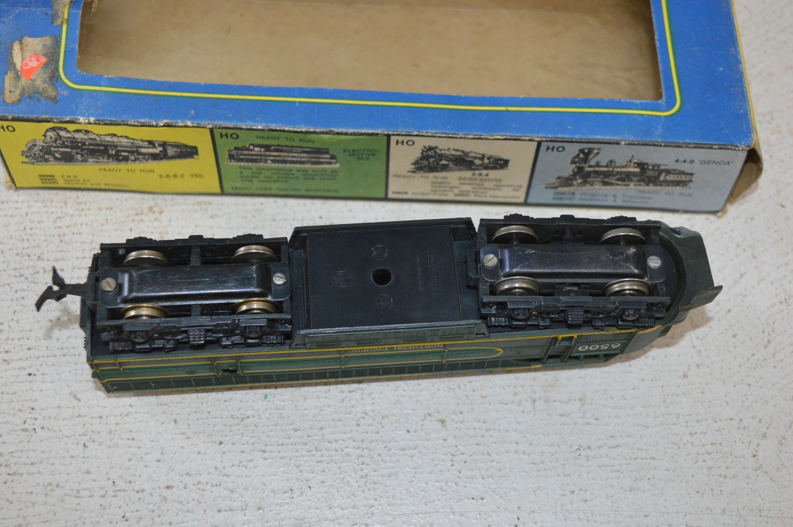 AHM Northern Pacific 6500 HO Gauge Train Engine Locomotive