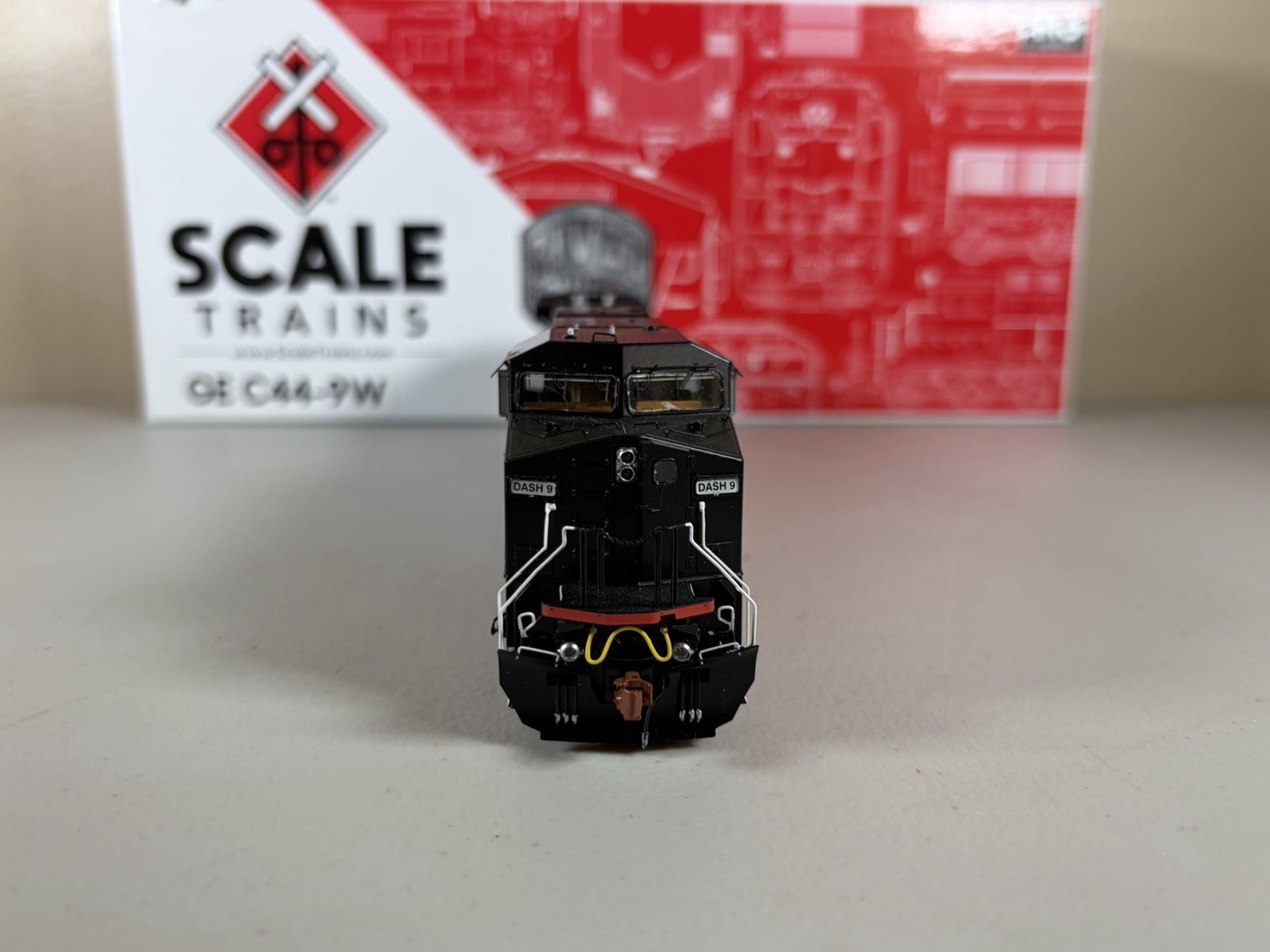 HO ScaleTrains DCC Sound GE Demonstrator C44-9w #8601