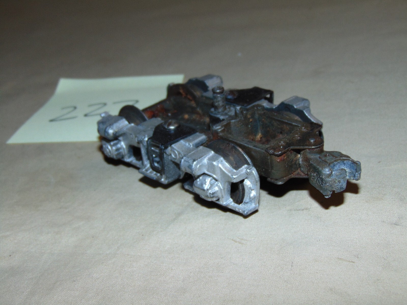 LIONEL 2343 – 2353 SANTA FE F-3 PLAIN REAR PLAIN COUPLER TRUCK #227