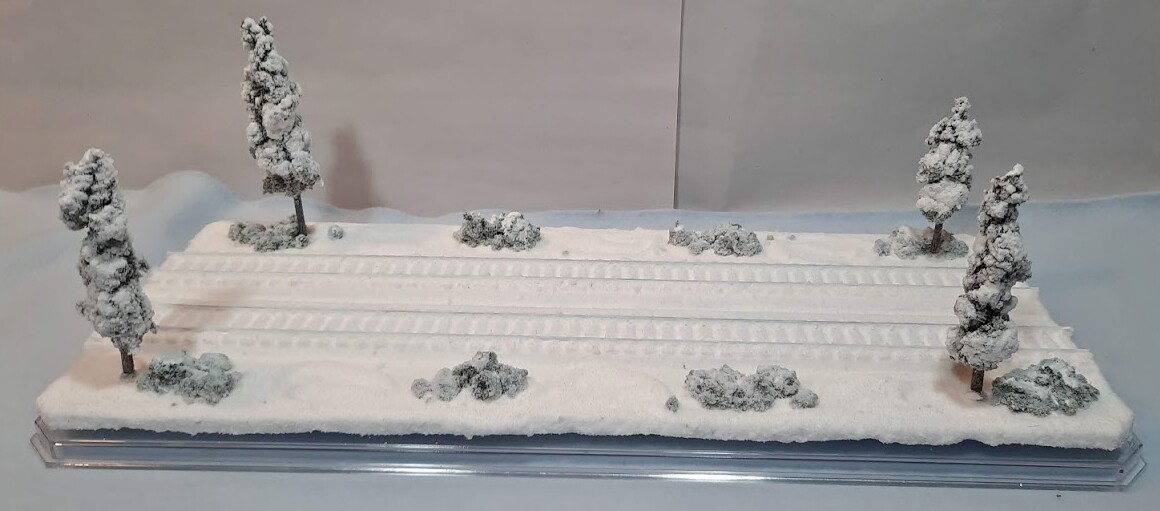 HO SCALE 16″ DOUBLE TRACK “WINTER SCENE” – DISPLAY CASE – FOR ANY HO TRAIN