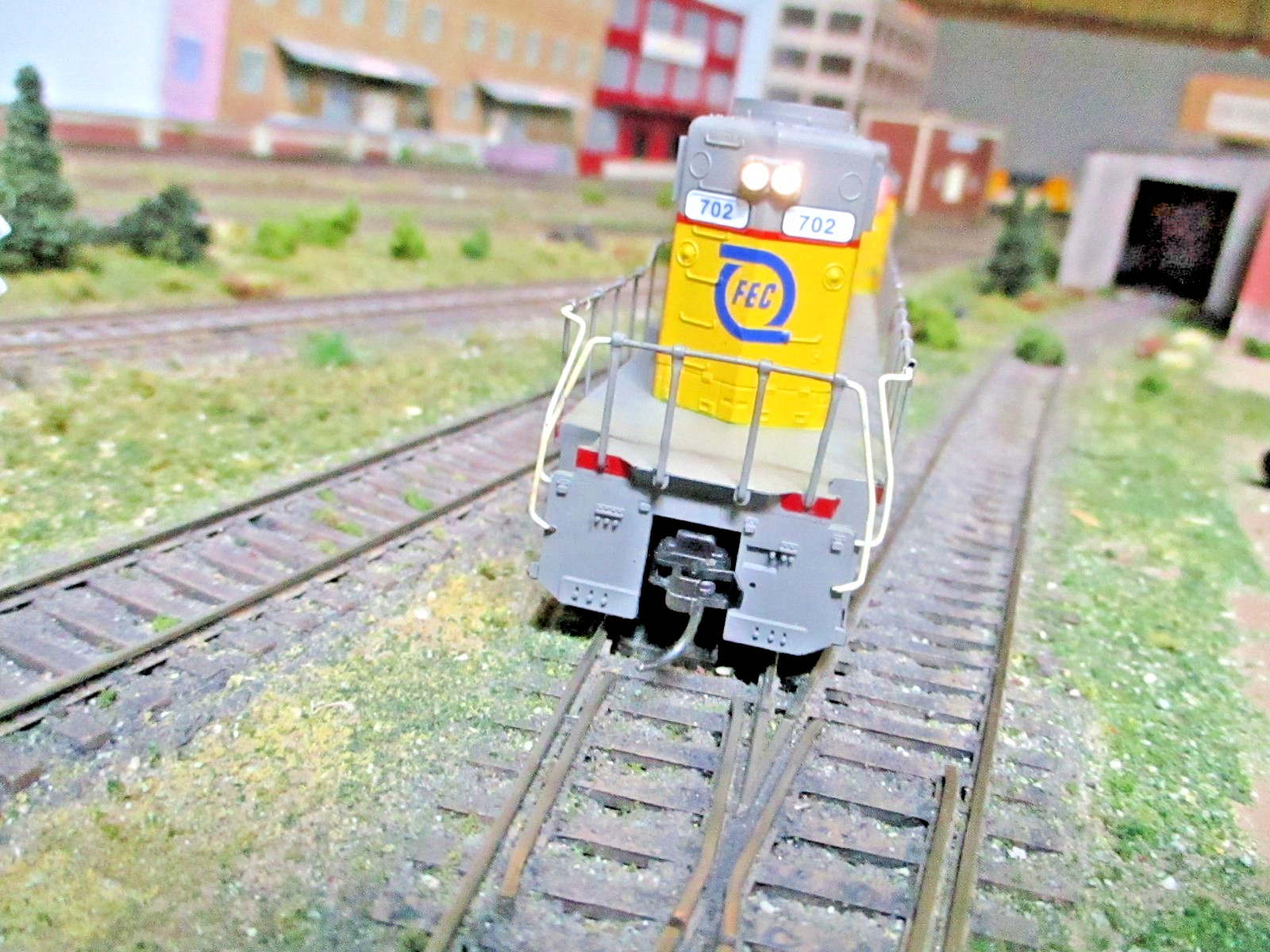 FEC 702 x-UP, ATHEARN SD40-2 CUSTOMPAINT,KEEP ALIVE,TSUNAMI DC/DCC/SND,DITCHLITE