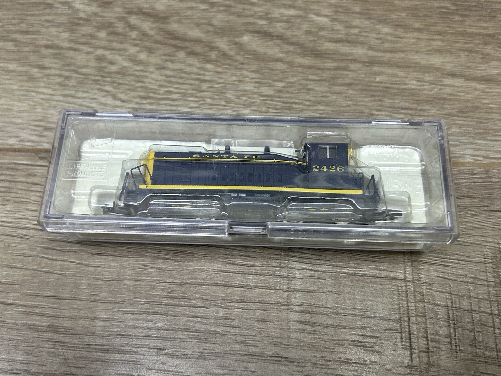 Life-Like 7500 Santa Fe AT&SF Class SW9 / 1200 N Scale Diesel Locomotive