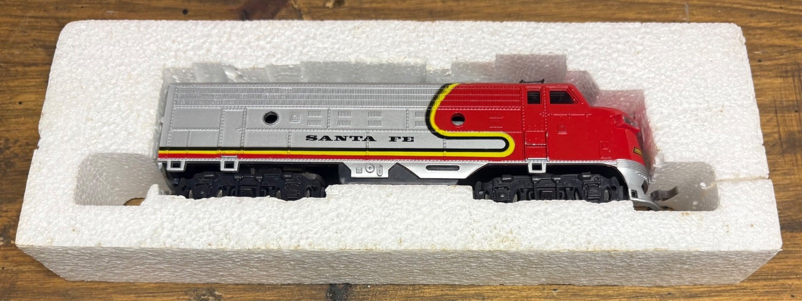 PlayArt HO Scale Santa Fe F-Unit Diesel Locomotive Warbonnet AT&SF TESTED Runs