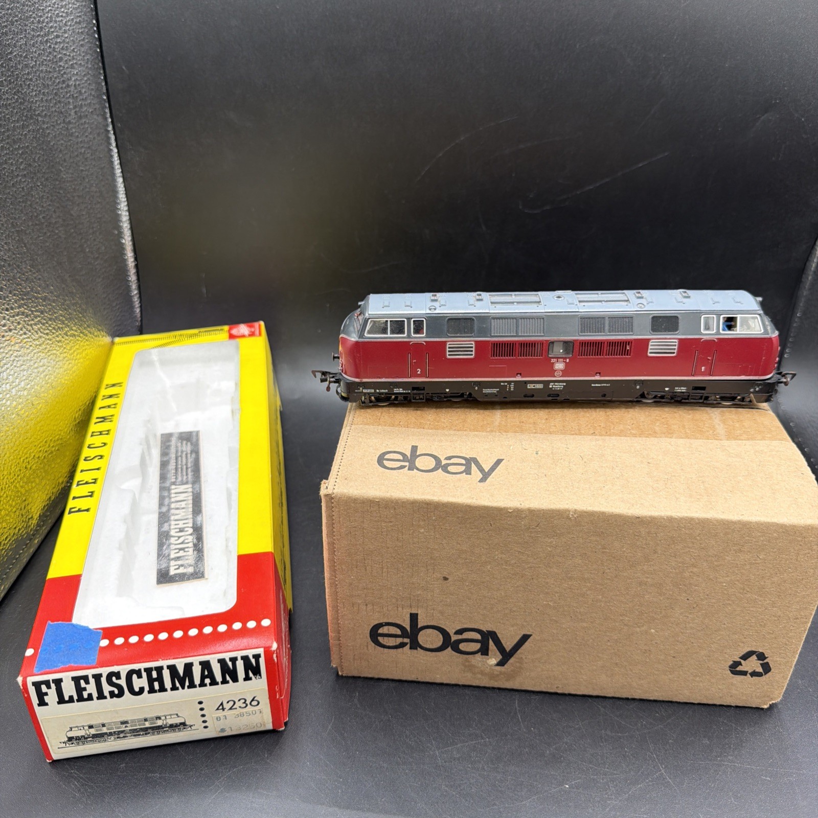 Fleischmann 4235 Diesel Locomotive Series 221 111-8 DB Gauge H0 Boxed READ