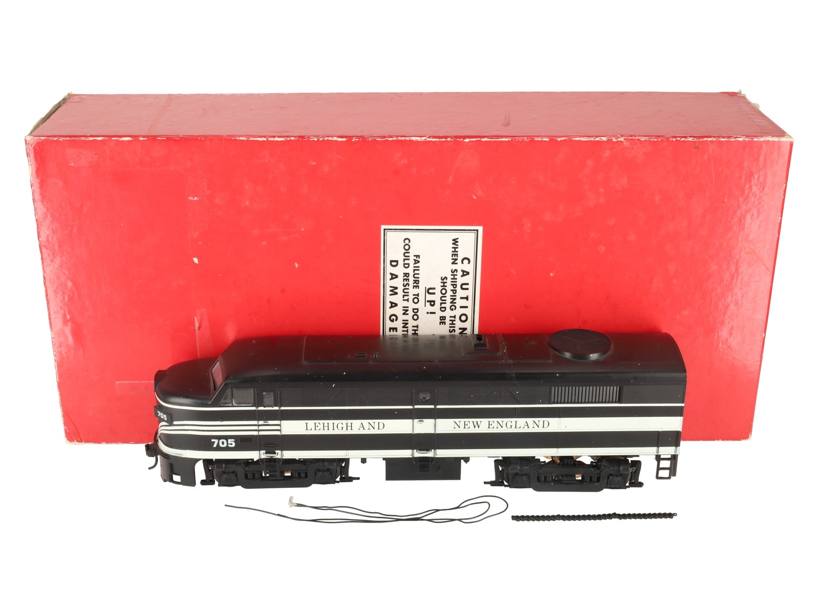 Weaver 6050 O Scale Lehigh & New England FA-2 Diesel Locomotive #705 – 2 Rail