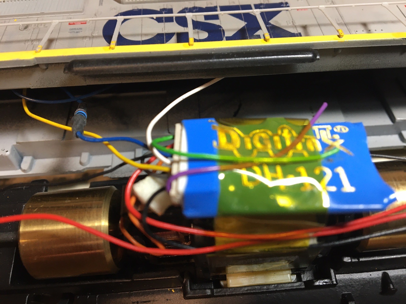 HO ATHEARN 6406 SD40-2 CSX YN2 #8249 DCC HEX DRIVE AND LED DIRECTIONAL LIGHTS