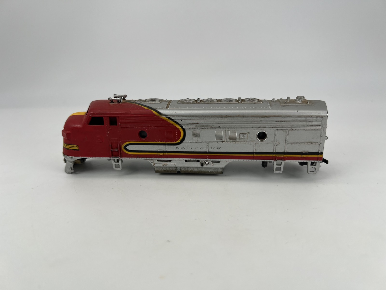 HO Scale Diesel Locomotive Santa Fe SHELL ONLY Good