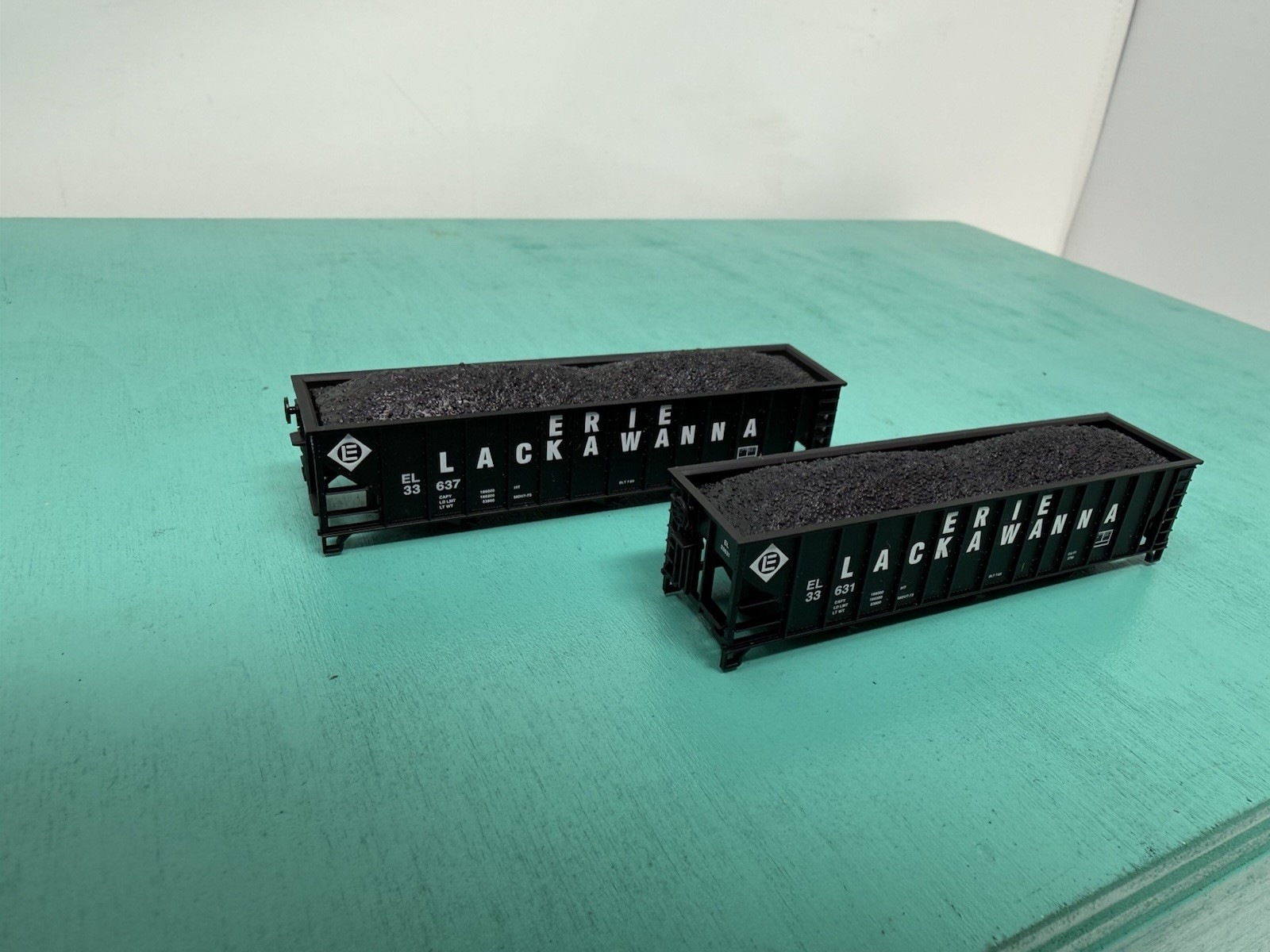 Atlas N – TM 90 Ton Hopper – No Trucks/Package – Erie Lackawanna Set Of 2