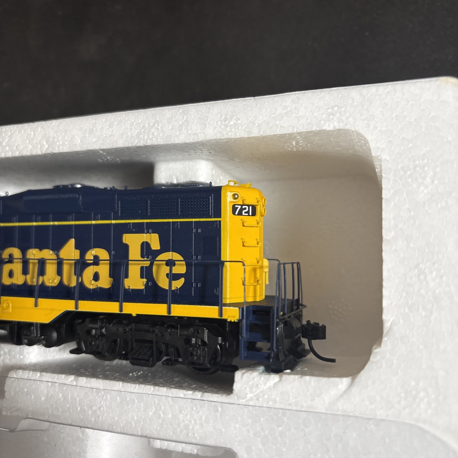 PROTO 2000 HO SCALE LOCOMOTIVE GP9 II ASSEMBLED WORKING 23696 SANTA FE 721 DCC