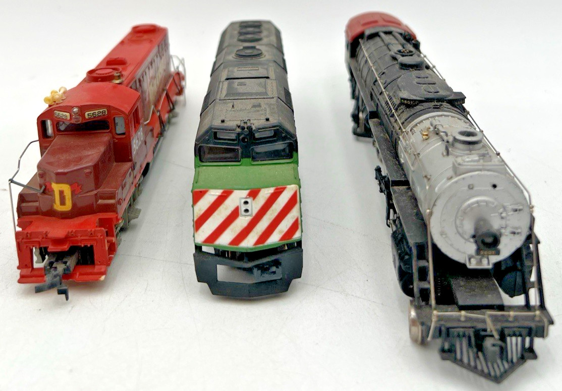 6 LOCOMOTIVES C.B. & Q 5601, BN 9987, MILWAUKEE RD, DURANGO 5628 + EXTRAS