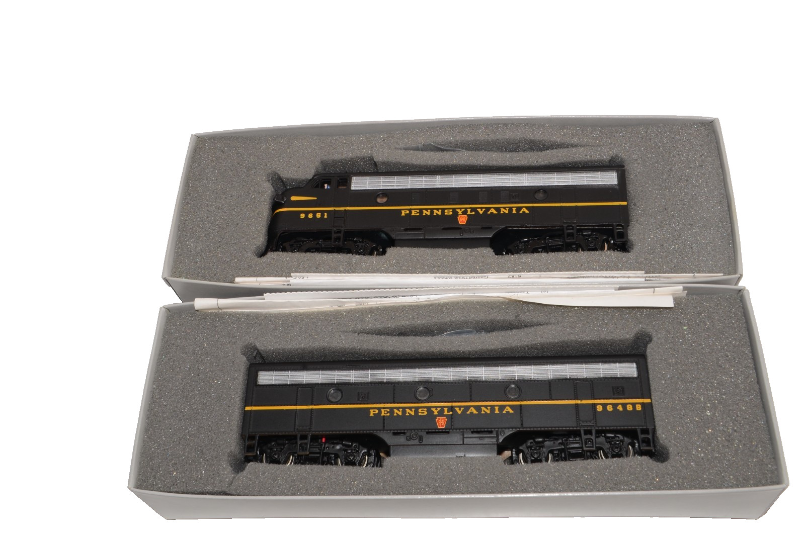 Bachmann Plus EMD F7A & EMD F7B PRR#9651A PRR #9648B No. 31215 No. 31217 NOS