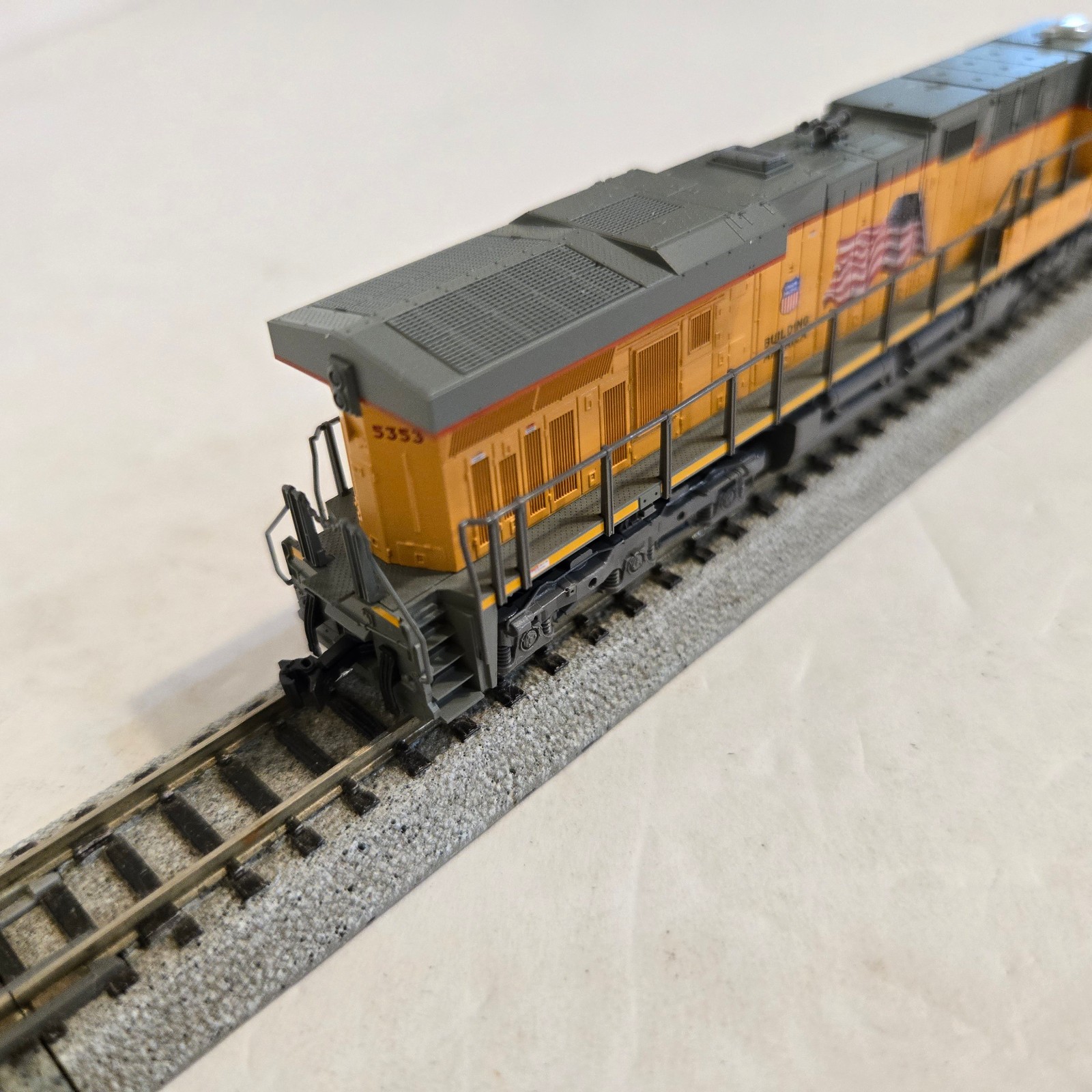 Kato 176-8912 N Scale Union Pacific GE ES44AC Loco. Runs. Japan.
