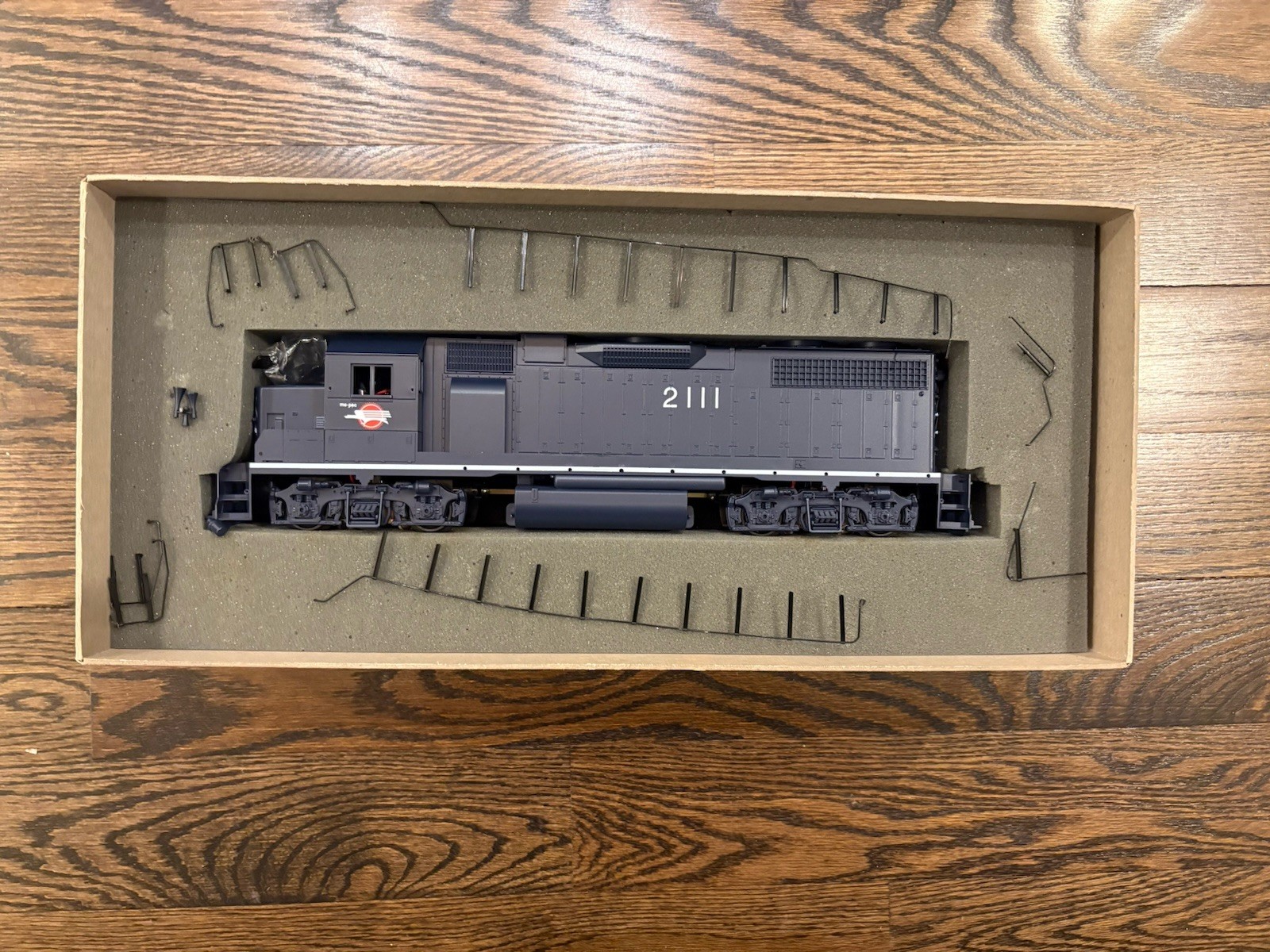 Weaver Missouri Pacific Eagle EMD GP38-2 Road 2111 NIB & Gondola Car/Caboose!