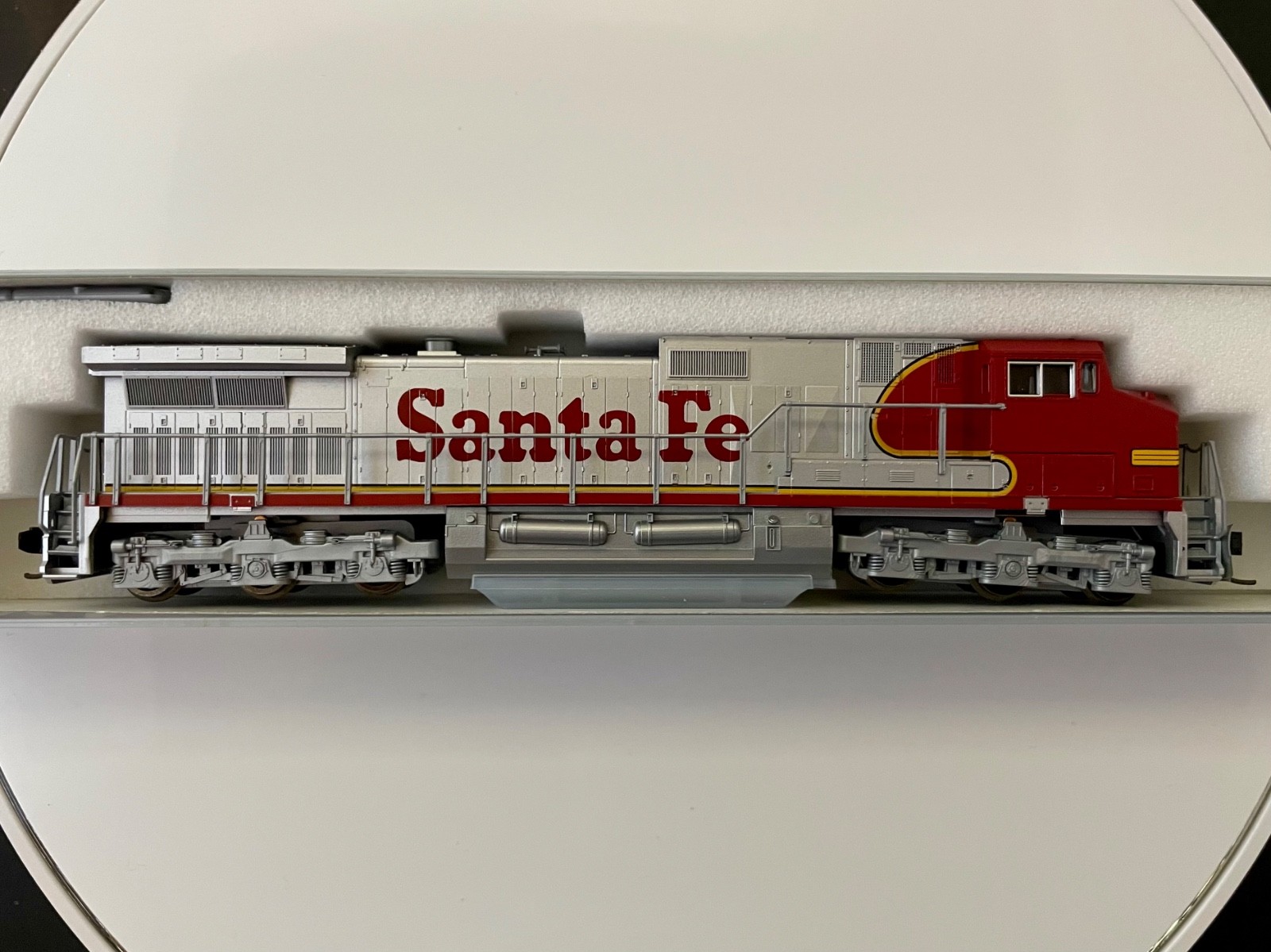 N Scale Kato 176-3503 Santa Fe C44-9W w/microscale decals for BNSF patch