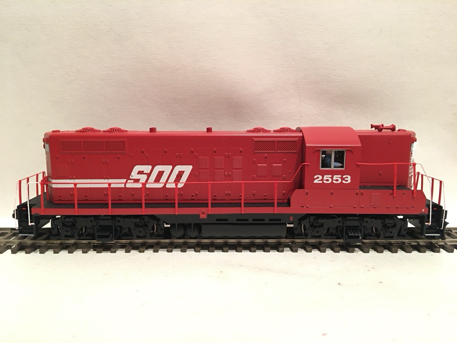 HO Walthers 910-20474 Soo Line EMD GP9 Diesel Locomotive #2553 DCC SOUND