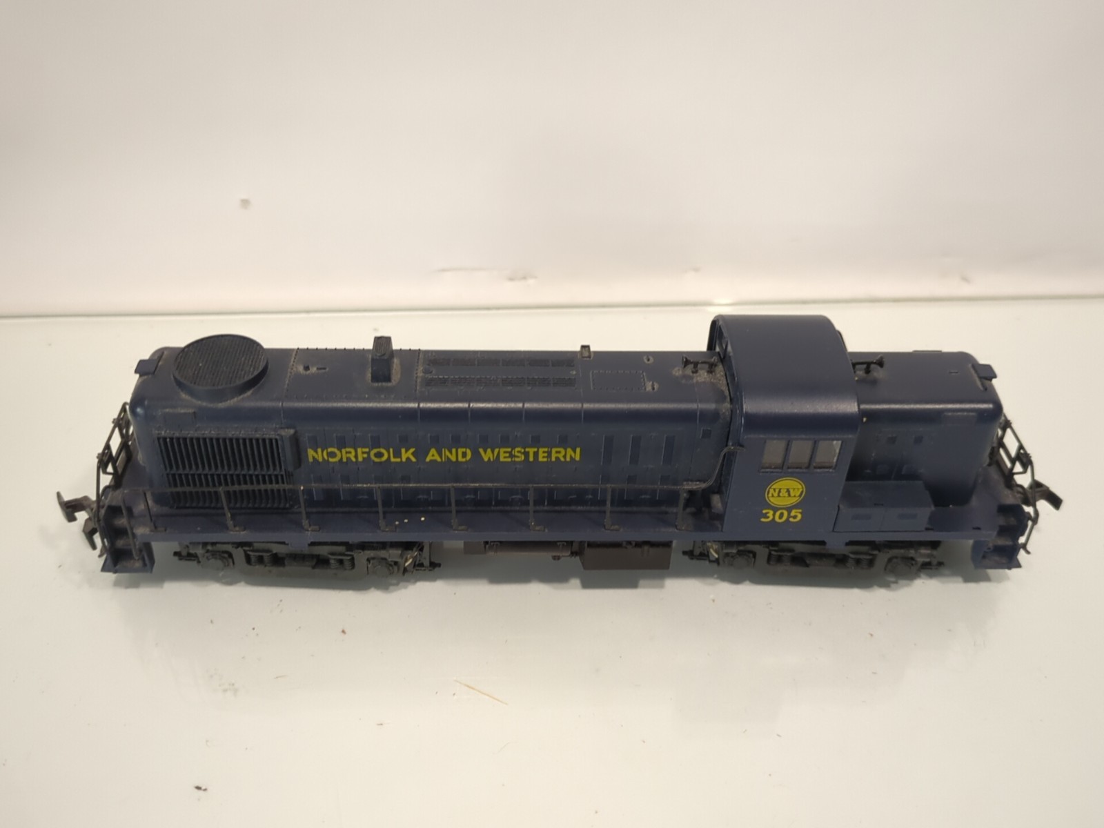 Atlas 7076 Norfolk & Western RS-3 Diesel Locomotive N&W #305