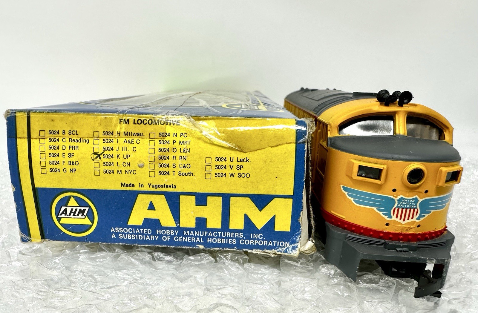 HO Scale AHM 5024K UP Union Pacific FM Diesel Locomotive #1041 Unpowered W/box