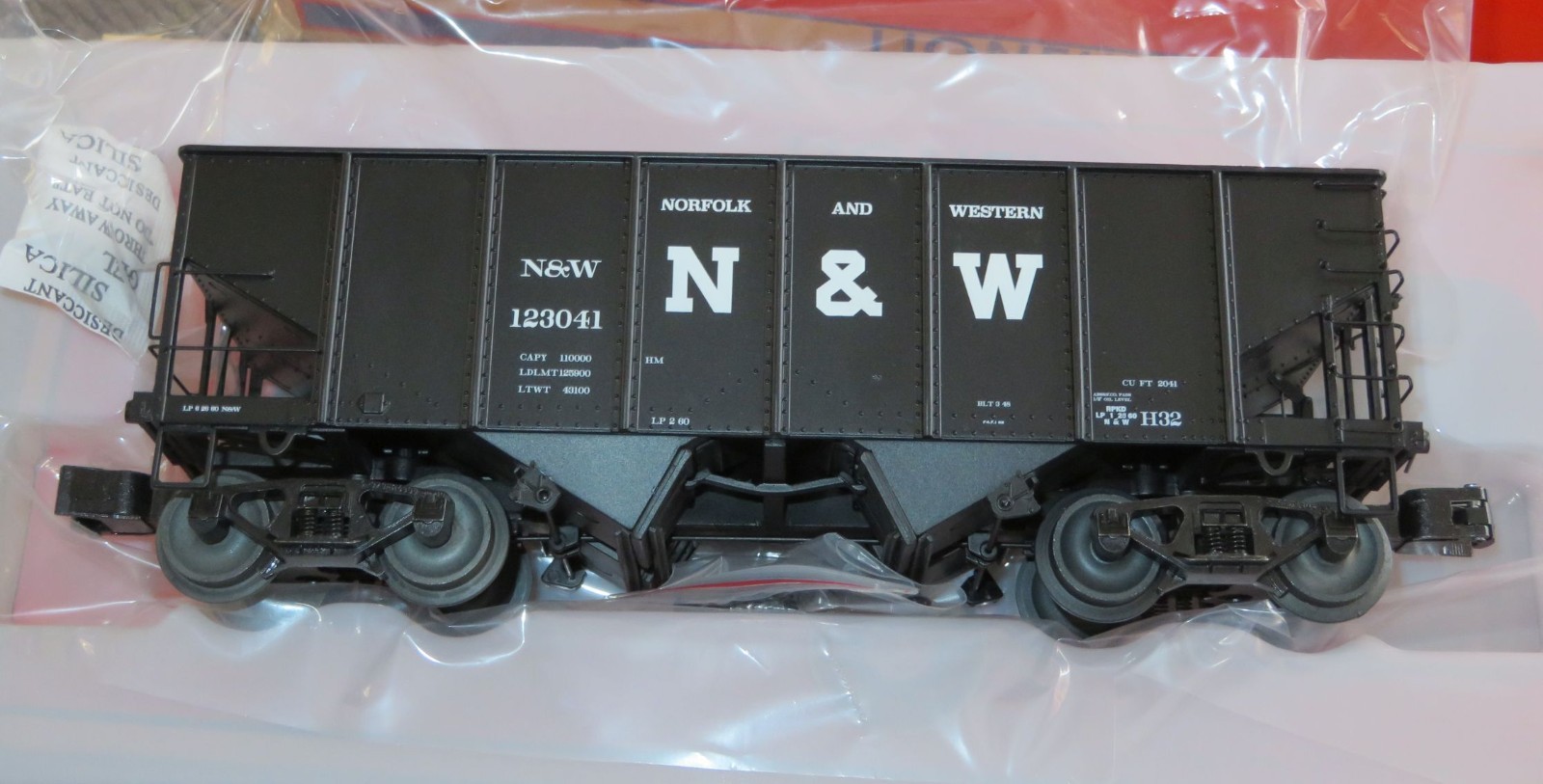 LIONEL 2226930 Norfolk & Western 2 Bay Hopper 2-Pack – NEW – NR