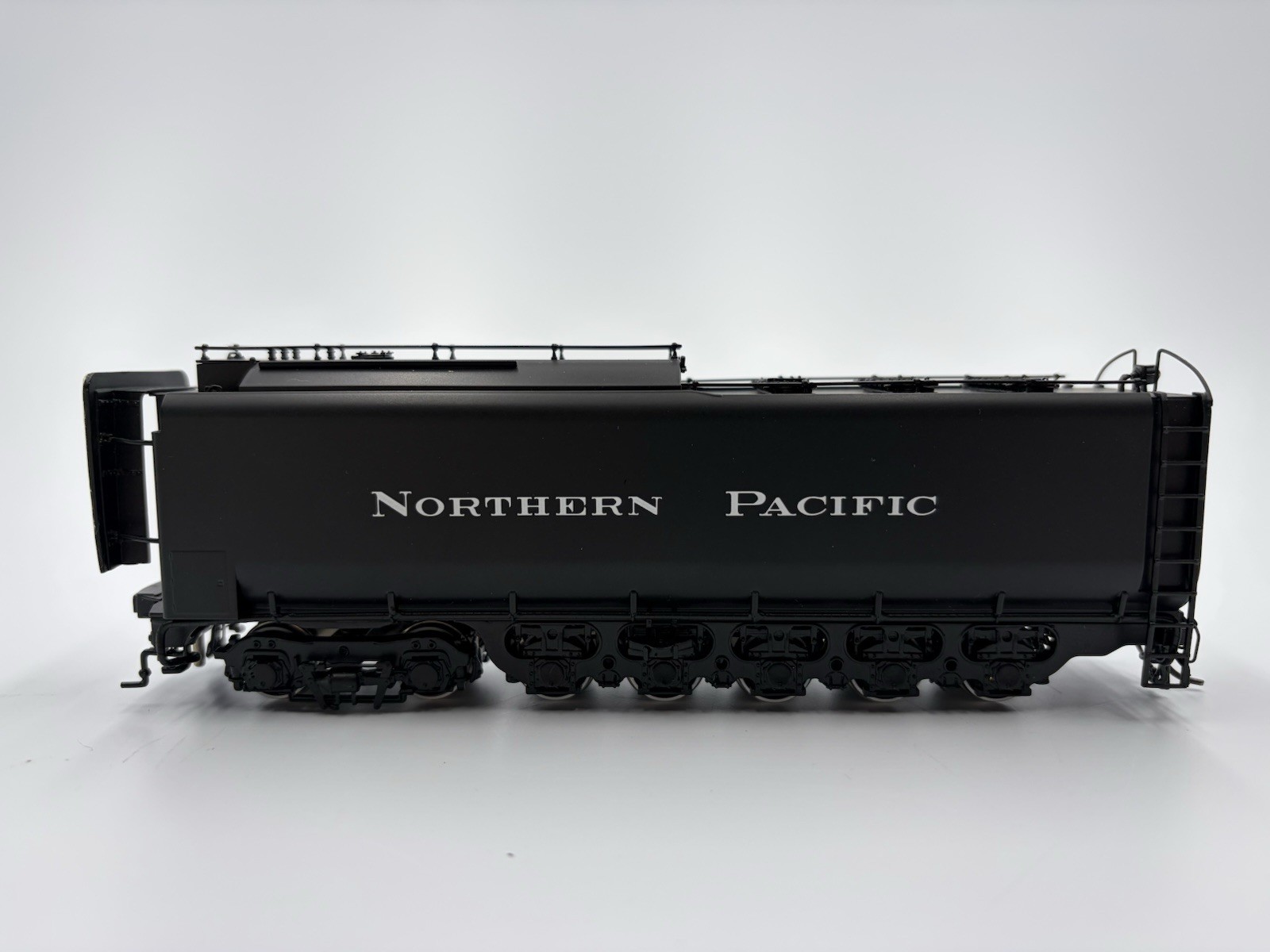 HO Scale Division Point Northern Pacific Z-8 4-6-6-4 Steam Locomotive