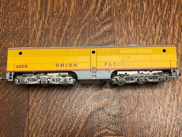HO Scale Athearn, Union Pacific Yellow Box Car, #605B