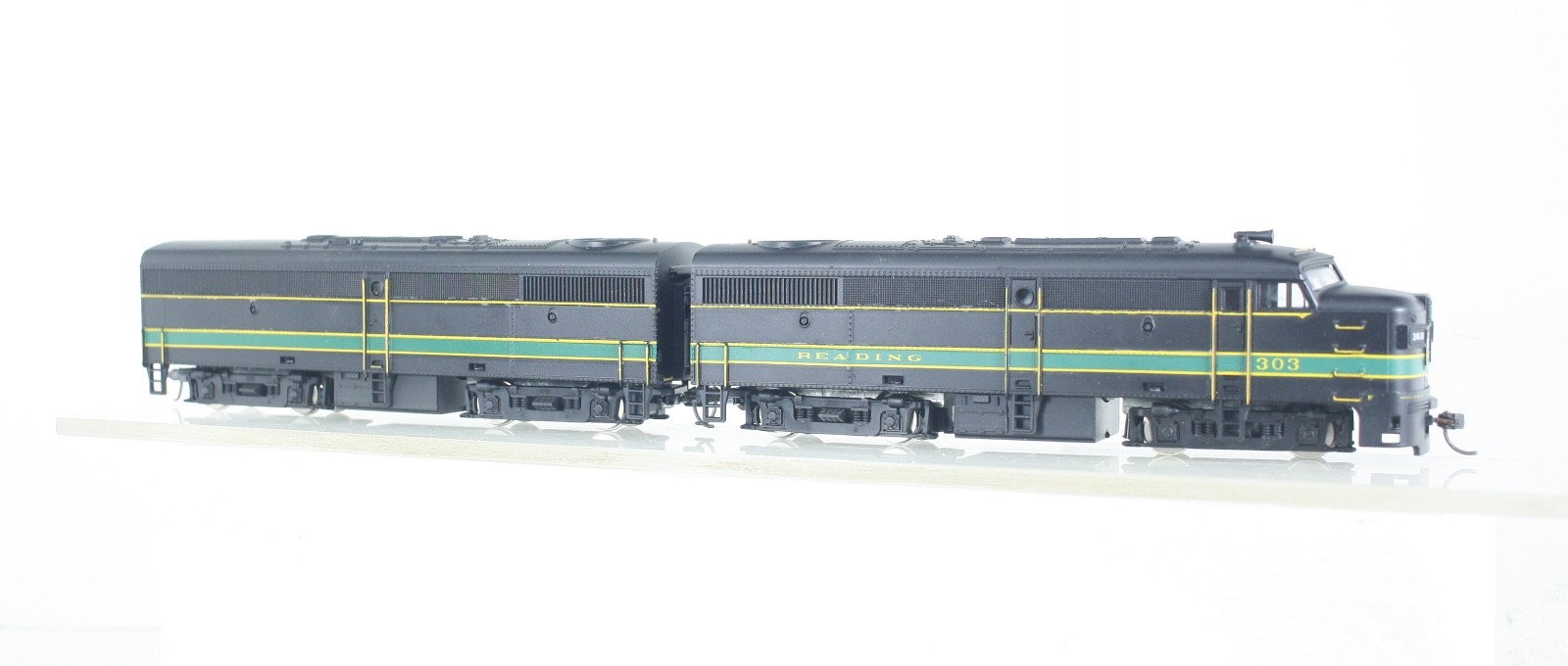 HO Model Power / Roco Reading FA-2 FB-2 Diesel Locomotive Set Powered & Dummy
