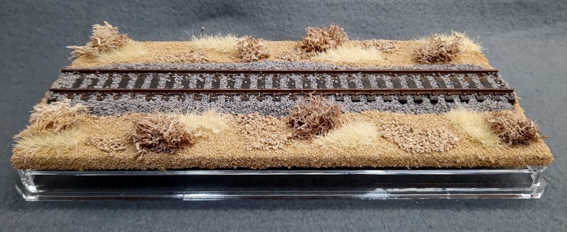 HO SCALE 9″ SINGLE TRACK DISPLAY CASE – “DESERT SCENE”- ANY HO TRAINS