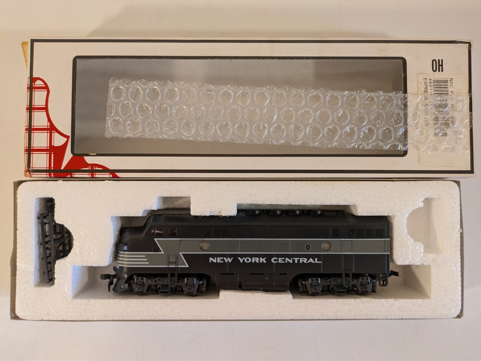 HO EMD F3 Phase 2 NYC New York Central DC NIB NOS # 8120
