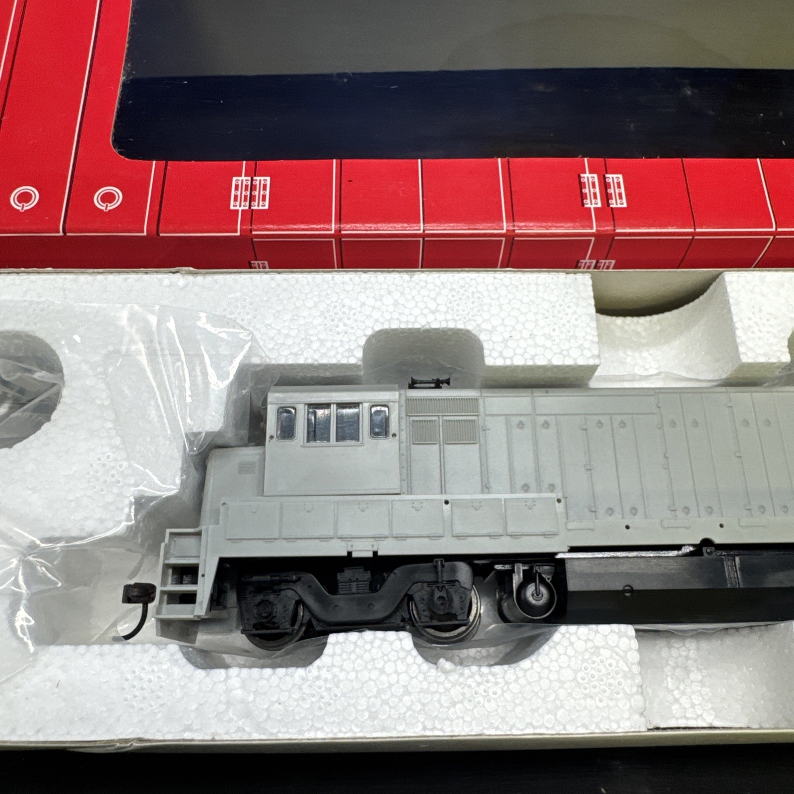 HO ATLAS 8651 GE U23B UNDECORATED