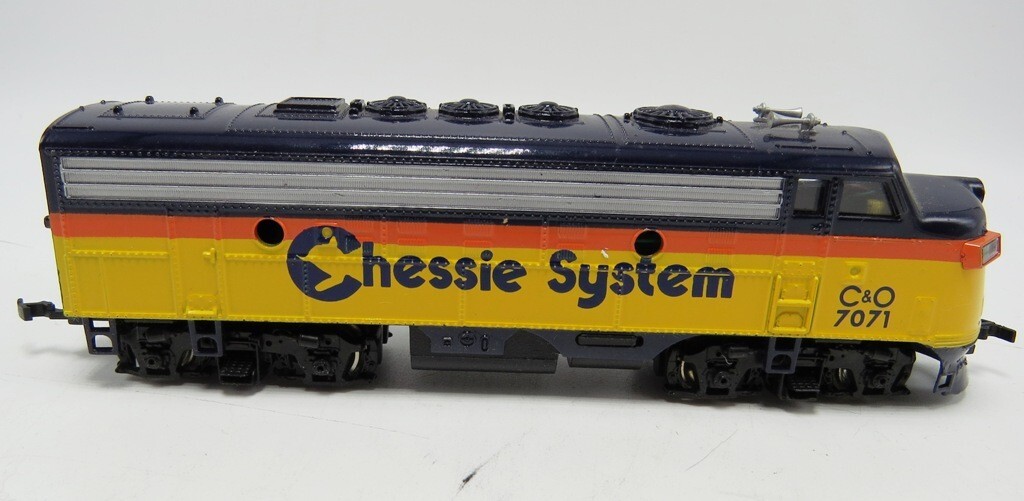 NIB(?) Bachmann C&O F-9 Diesel Locomotive & Caboose Combo in Original Box