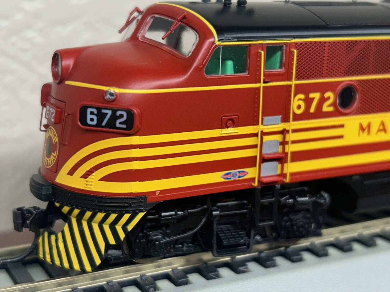 MAINE CENTRAL 672 EMD F3A LOCO – FACTORY DC/DCC / QUANTUM SOUND HO Scale NEW OOP
