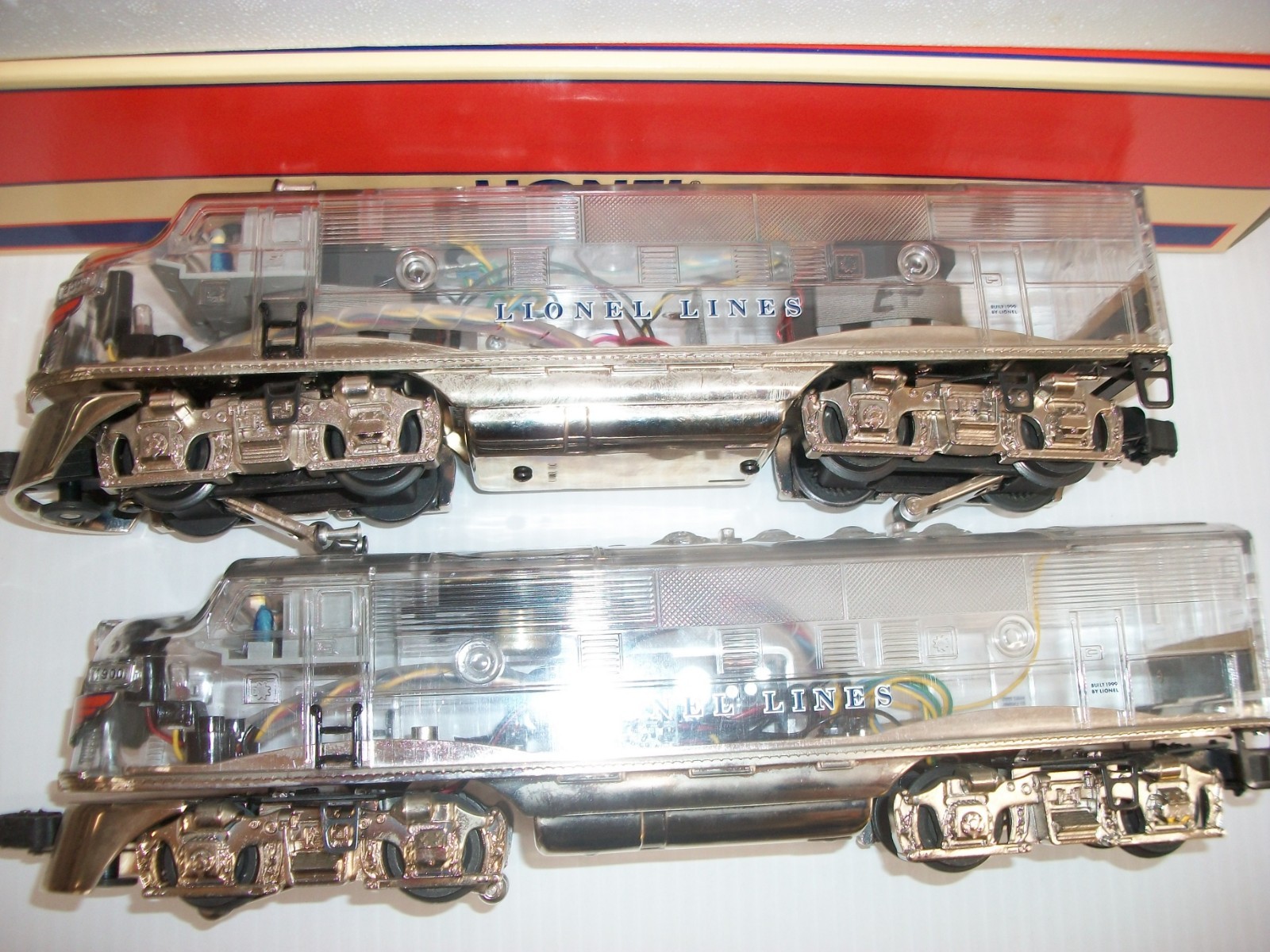LIONEL 6-38150&29086 ” F3’S AA PWR/DUM & 3 PASS. CARS CLEAR SHELLS ” LOT #46444