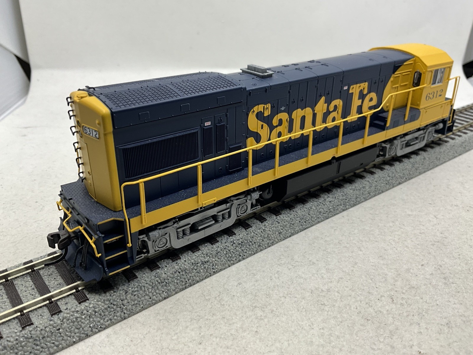 Atlas Master Gold HO Scale Santa Fe U23B w/ DCC/DC/QSI Sound #6312 #10000858