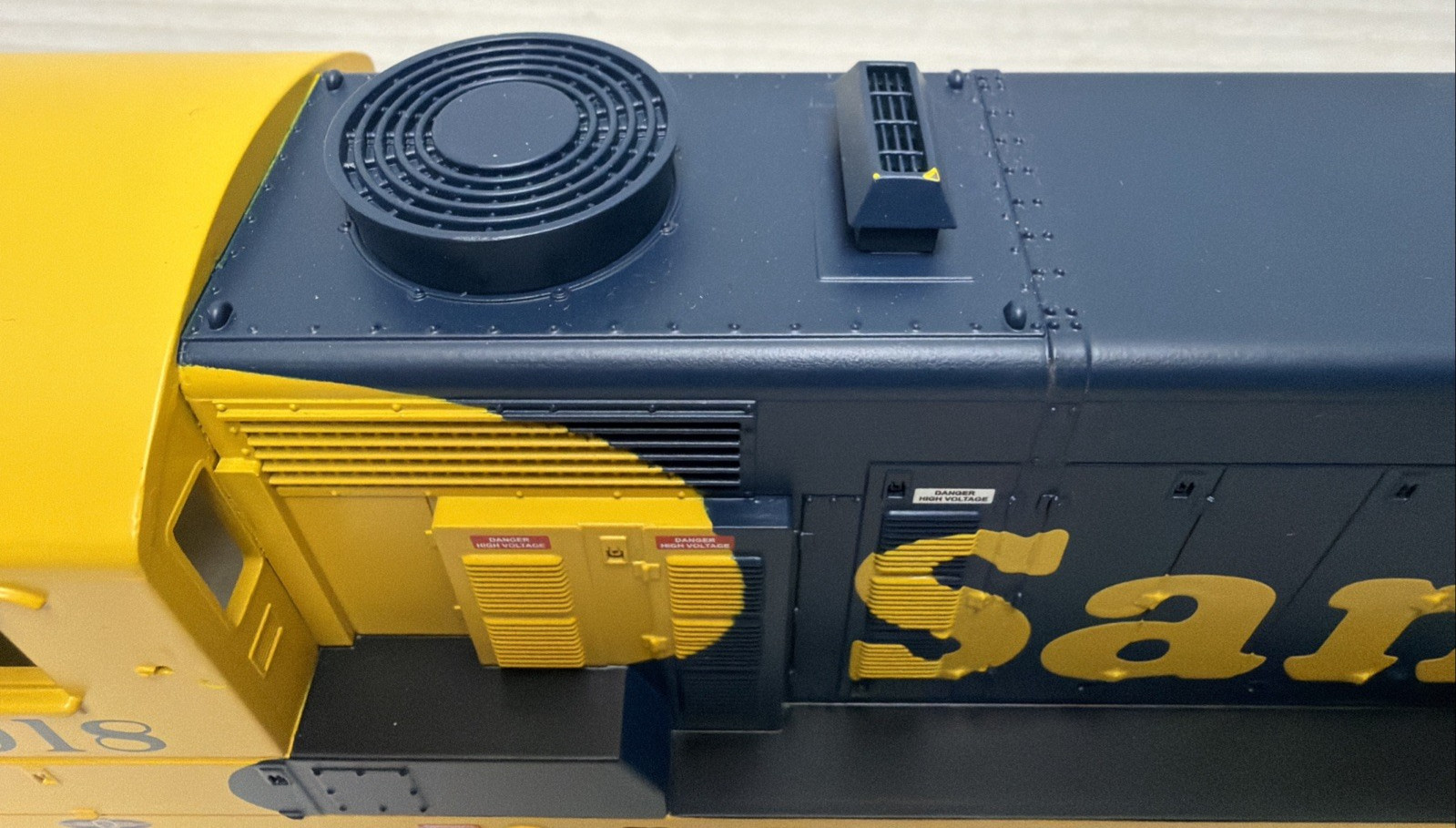 MTH O-GAUGE GP-20 SANTA FE 3018 DIESEL LOCOMOTIVE SHELL ONLY – 13-1/2″L
