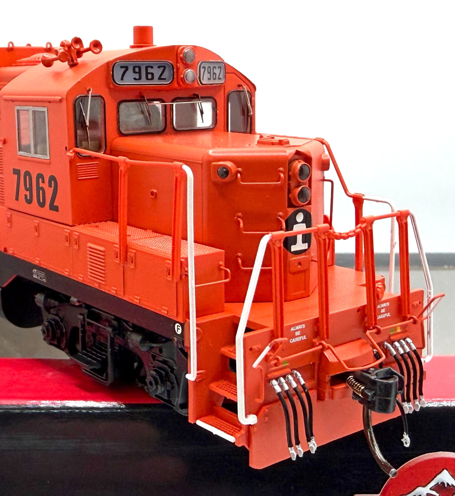 HO INTERMOUNTAIN 49803-01 GP10 ILLINOIS CENTRAL GULF ICG #7962 ESU DCC NON-SOUND