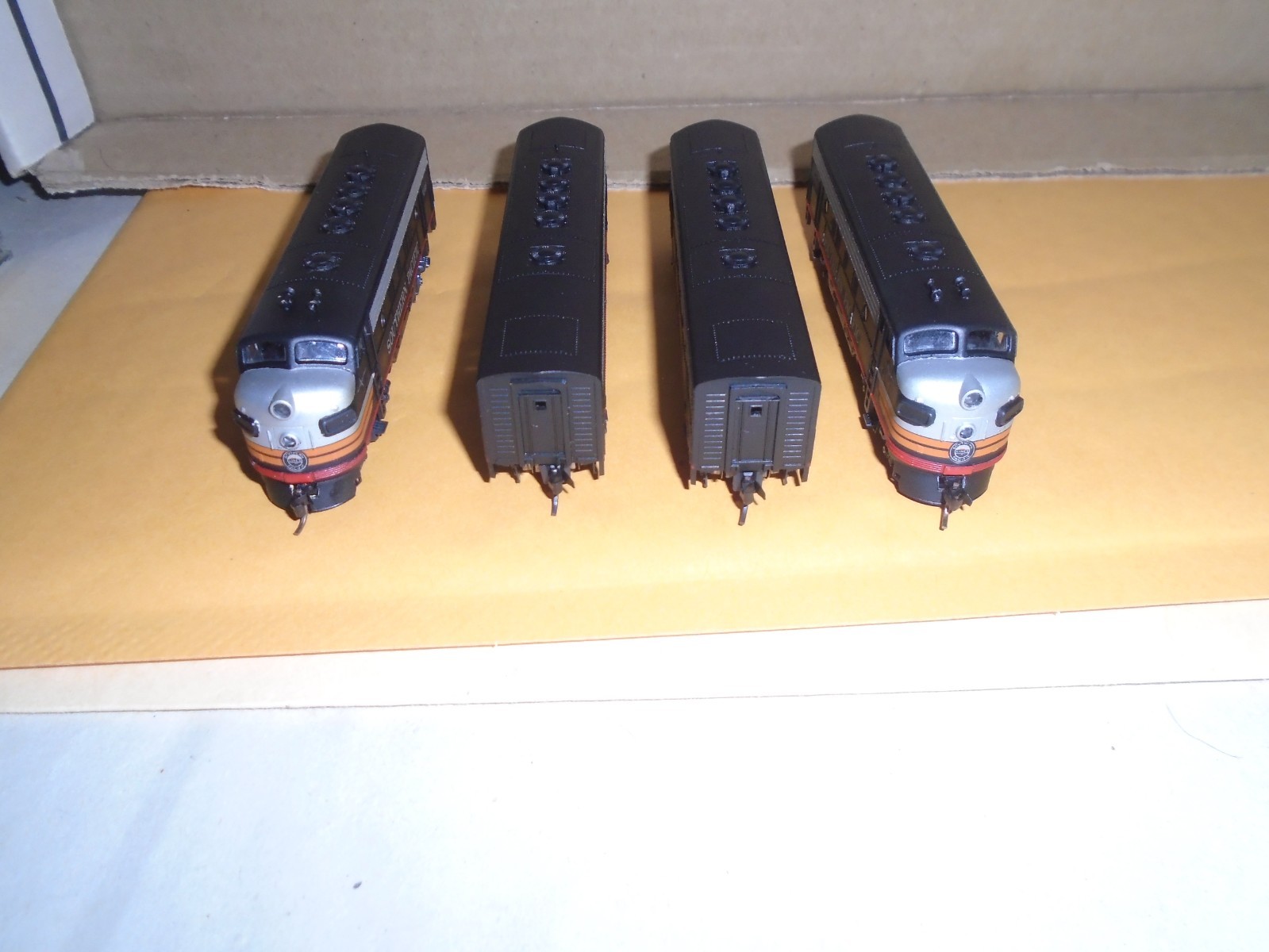 KATO / THE FREIGHT YARD DREAM DESIGNS POWERED EMD F7 A -B-B-A SP BLACK WIDOW N