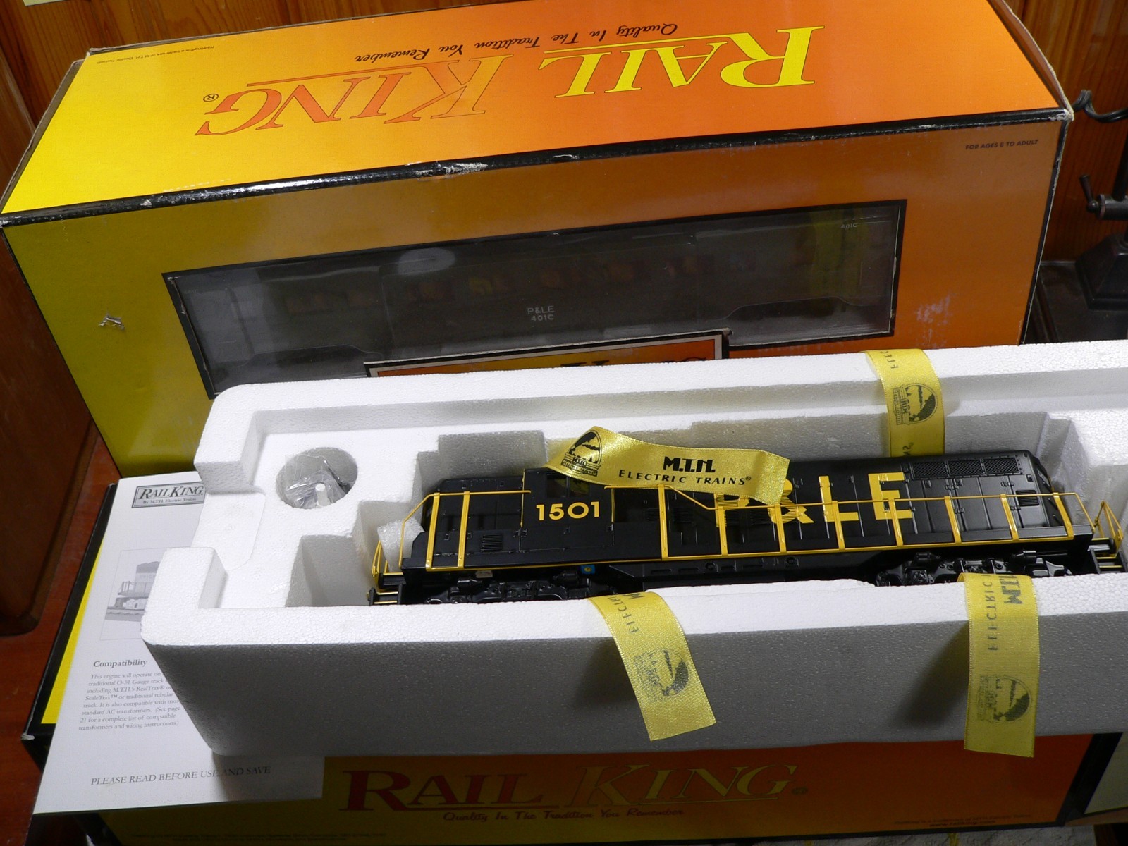 MTH PITTSBURGH & LAKE ERIE GP-7 30-2414-1 O GAUGE P&LE + 4 pass cars 30-67141
