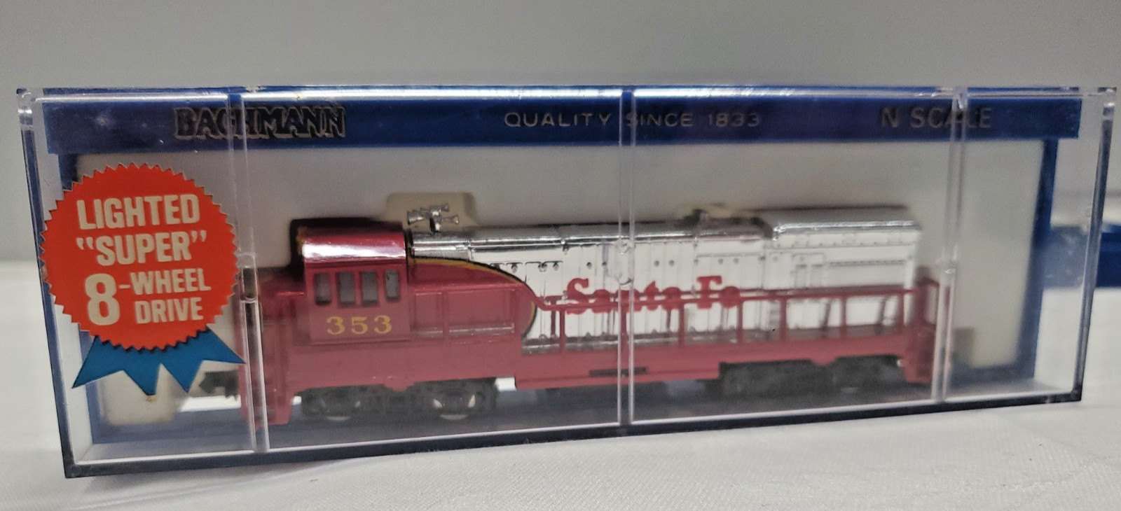 Bachmann N Scale Santa Fe 4-8-4 Steam Loco & Tender 3780, Diesel 353, & 13 Cars