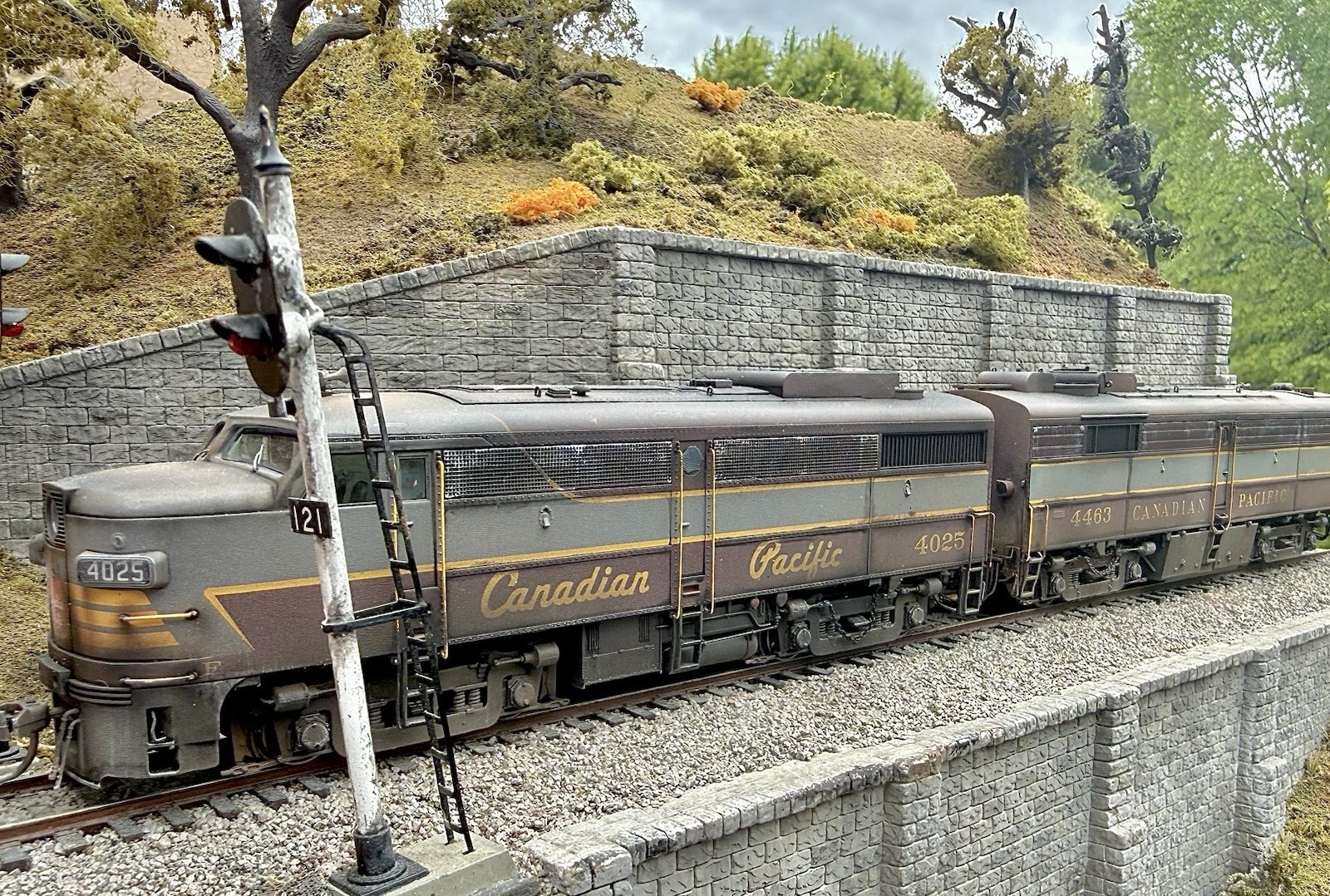 HO Scale Rapido CP ALCo PA-1 and PB-1 Diesel Locomotives DCC/Sound/weathered