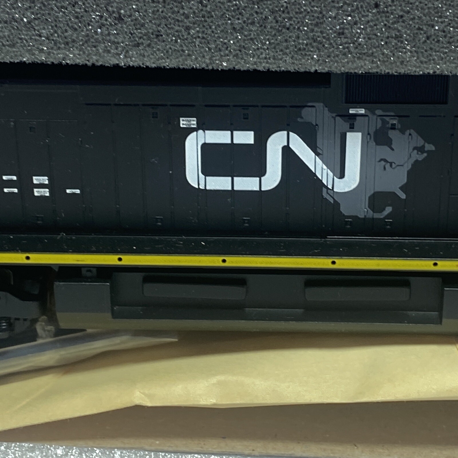 ATHEARNS HO SCALE C44-9W DUMMY LOCOMOTIVE -CANADIAN NATIONAL 2521