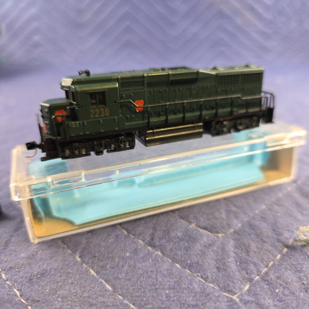 N Scale Pennsylvania Railroad GP30 #2230, Atlas #4064
